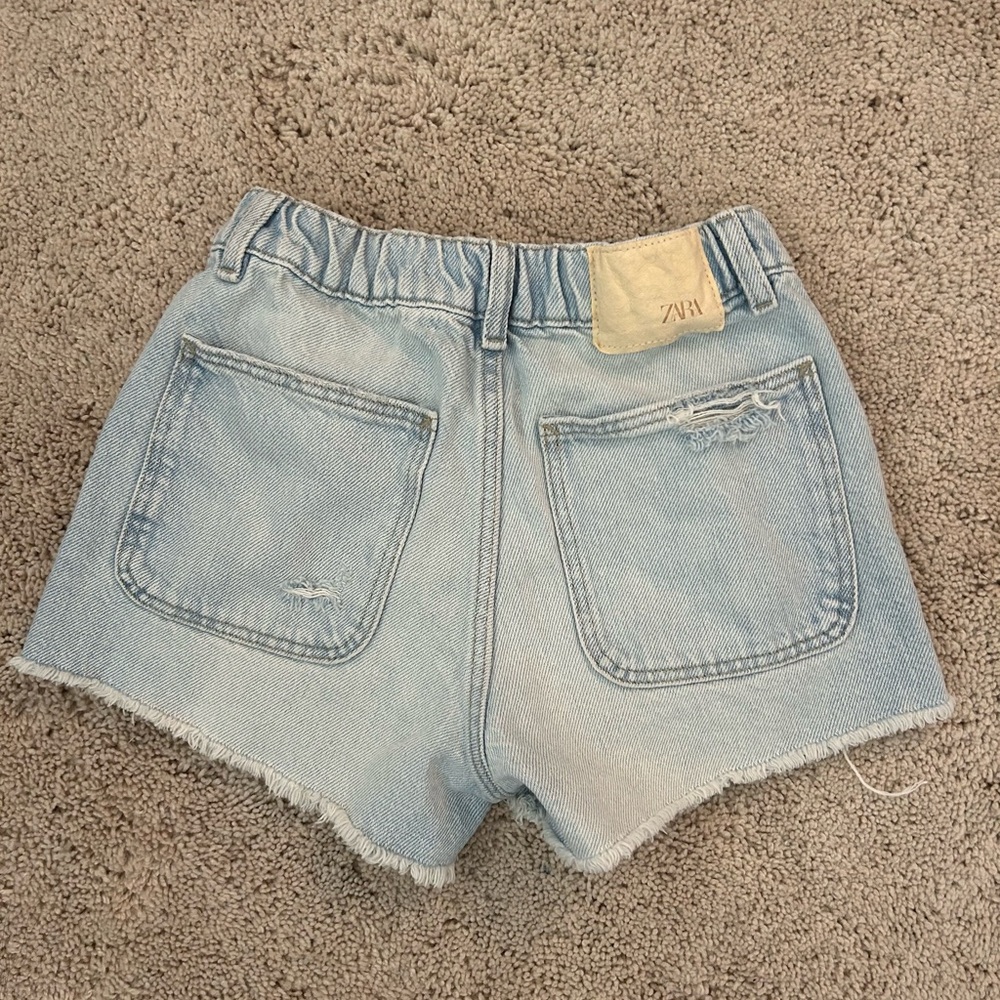 Zara shorts in a size 8 kids! Really cute for the summer!